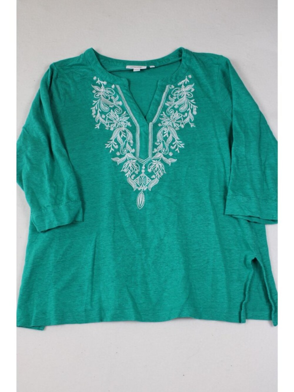 Chicos Embroidered Green Tunic Top With 3/4 Sleeves Size L